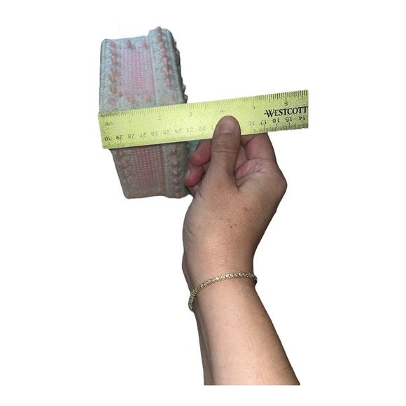 Adorable Vintage Baby Figurine on Knitted Box - Picture 7 of 8